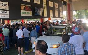 In florida, you don't need a license to auction automobiles, if the auction is restricted to automobile dealers and it is conducted by a licensed auctioneer. Home Orlando Auto Auction