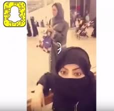 إمرأة تصفع فتاة خليجية داخل مول تجاري بسبب السناب شات دنيا الوطن