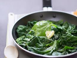 Poelee D Epinards Frais Au Beurre Recettes Recette Recette Epinards Recette Epinards Frais Cuisiner Des Epinards