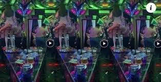 Người đăng những clip nóng này cho biết sự việc diễn ra tại quán sunny ở khu đô thị. W69xl5blwazd4m