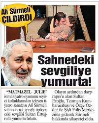 Konservatuvarı tiyatro bölümünden mezun (1985) olan sanatçı, sokak. Ali Surmeli Sayfa 3 Uludag Sozluk