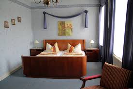 It offers rooms with a balcony or terrace, and regional mecklenburg specialities are served in. Hotel Deutsches Haus