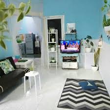Namun tata ruang semacam ini akan menambah kehangatan dan keakraban antar anggota keluarga, juga antara penghuni rumah dengan tamu mereka. Iinterior Desain Ruang Keluarga Menyatu Dengan Ruang Makan Desainer Interior Indonesia
