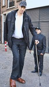 Human Medical Condition The Tallest Person In The World Tall Guys Tall People Giant People
