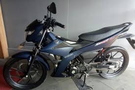 Satria fu, siapa sih yang gak tau motor yang satu ini, motor yang populer di kalangan anak muda ini, sekarang sudah banyak berkeliaran di jalan raya. 3 Modifikasi Satria Fu Modal Rp1 Juta