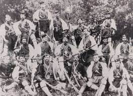 The Greek Squad Of Pavlou Mela Seated In The Middle Army For The Liberation Of Macedonia From Foreign Occupati Greek History Greek Warrior Portrait Drawing