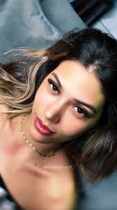 Olhos que brilham com cílios poderosos refletem a força que vem de dentro.  🌷✨ E você? Já se tornou uma opção dentro da sua correria do dia a dia? 😙  Tire um