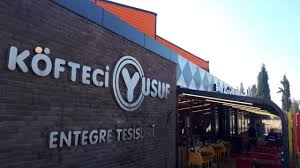 Köfteci yusuf restoranları, hürriyet gazetesi'nin kelebek ekinde seçilen ''türkiye'nin en i̇yi 10 yol lokantası'' sıralamasında birinci seçilerek, türkiye'nin en güvenilir restoran markası olmuştur. Ue7fc9oglvjqxm