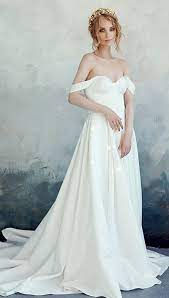 Si tratta della collezione sorella minore di quella che porta la firma della stilista rosa clarà, amata soprattutto dalle più giovani per quella sua allure boho chic e assolutamente millennial. Abiti Da Sposa Semplici Scivolati Marialuisa Benetti Sposa Veneto