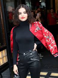 Bezszwowe body ze stringami i miękkim golfem, w wyrafinowanym stylu. Wolford Fashion The Weekly Edit Gigi Hadid Selena Gomez The Colorado Body And Milled