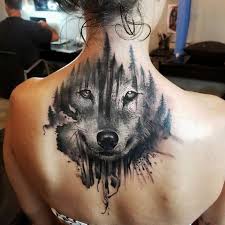 La tête de loup est faite de fibres fleurées. Tatouage Loup Dos Grand Format Tete Loups Signification Tatouage Loup Tatouage Tete De Loup Tatouages Fantastiques