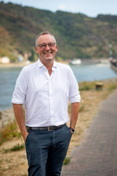 Peter Ingemann om sin bedste leder: »Jeg trives i Lottes akvarium, fordi  der er plads til at være uperfekt« | Lederstof
