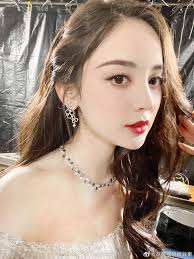 Năm 2011, cổ lực na trát thi vào khoa diễn xuất học viện điện ảnh bắc kinh, cùng năm cô đóng bộ phim truyền hình đầu tay hiên viên kiếm. Pin On Chá»‹ Ä'áº¹p