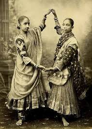 Gentoo dancing girls from Madras, displaying jewellery — PICRYL - Public Domain Media Search Engine