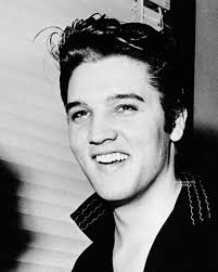 3 JANVIER 1953 : Vernon et Gladys achètent une Lincoln Zephyr Coupé de 1942  pour 50 $ afin de l'offrir à Elvis pour son 18e anniversaire. #cars #elvis  #music #artist #love