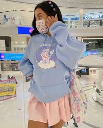 Ele também morreu na operação. Pastel Soft Girl Pastel Goth Carebears Pleated Skirt Sanrio Hello Kitty Butterfly Clips Oversized In 2021 Kidcore Outfits Anime Inspired Outfits Kawaii Fashion Outfits