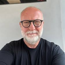 Thanks to everyone who attended last night's show at Tellus360 in Lancaster  PA. SOTN: Your Side. Today: Delayed flight to SFO. I'm hunkered down in the  lounge at EWR for the next