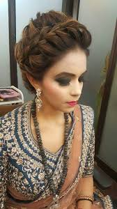 Pin By Bambhaniya Kajal On Indian Royal Bride Bridal Hair Buns Engagement Hairstyles Wedding Hair Inspiration