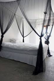 Contrast Simple White Bedding With A Sheer Black Bed Canopy Adds The Perfect Amount Of Mysterious Understated And Edgy Glamour Home Decor Home Home Bedroom