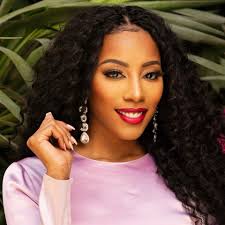 Terri Lomax's Instagram, Twitter & Facebook