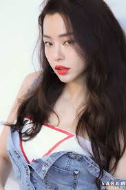 윤계상의 여자친구는 5살 연하로, 지난해 말에 지인의 소개로 만난 것으로 알려졌습니다. Idsvyv1eunydem