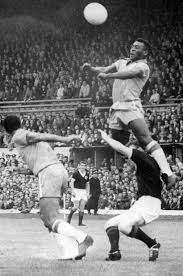 Você sabia? Pelé tem o recorde de mais jovem a fazer gol em final de Copa - Gazeta Esportiva