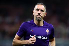 Он играет на позиции левый вингер. Franck Ribery Is Leading Fiorentina S Strikerless Revolution Sbnation Com
