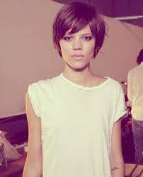 Pin By Julia Traber On Hair Makeup Folio Celebrity Short Hair Growing Out Short Hair Styles Growing Out Hair
