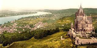 Renovierung von schloß drachenburg und der vorburg. Geschichte
