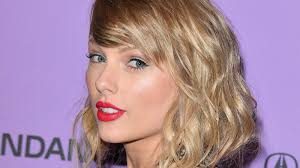 Taylor swift knows a thing or two about shaking off her critics and showing what she's made of. Taylor Swift Neuer Look Sie Uberrascht Mit Bunten Haaren Intouch
