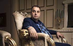 There he became a businessman and a millionaire. Salar Azimi Dubai Is Nu Een Spookstad Met Onnozelen En Gekken