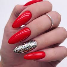 Modny Manicure Miejscowe Polaczenia Z Czerwona Powloka