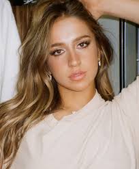 Where to Buy Tate McRae's Look from the 2 hands Music Video