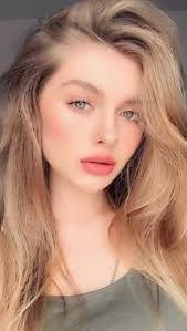 Emily Kizzia's Instagram, Twitter & Facebook