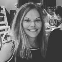 Kelly Lauer's Instagram, Twitter & Facebook