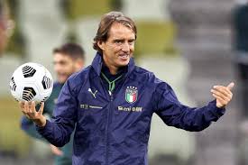In addition, roberto has a younger sister named stephanie. Corona Nur Eine Medienstory Roberto Mancini Hupft Von Fettnapf Zu Fettnapf Der Bund