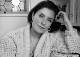 Jessie Burton in conversation with Vicki Perrin, CEO of The Queen's Reading  Room