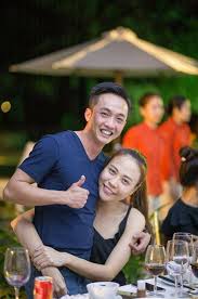 Kim lý đạp xe chở leon đi ngắm biển, tiện thể khoe body lực lưỡng. Chuyá»‡n Showbiz CÆ°á»ng Ä'o La Gá»i Báº¡n Gai La Vá»£ Vov Vn
