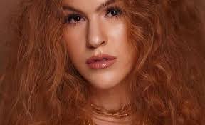 Leia Reed's Instagram, Twitter & Facebook