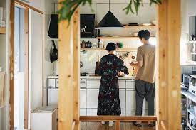 森のなかの diyし放題な一軒家 不便と充実のまんなかがココ 西東京市 みんなの部屋 roomie ルーミー 古い キッチン 家 インテリア