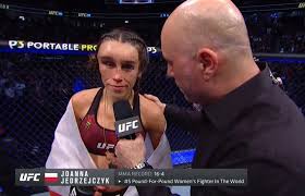 Ufc on fox 30 alvarez vs. Joanna Jedrzejczyk Suffered Nasty Looking Lump On Her Forehead During Ufc 248 Fight Against Zhang Weili Brobible