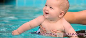 Frühgeborene dürfen natürlich ebenfalls ins schwimmbad. Babyschwimmen Kinderschwimmen Fitness Und Wellness In Liebertwolkwitz Leipzig Www Sportzentrum Badeanstalt De Babyschwimmen