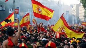 Y, entonces, sólo hay dos alternativas. 10 000 Banderas De Espana Listas Para Repartir Manana En Vistalegre En El Acto De Voxel Correo De Espana