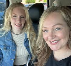 Sister Gwen Rainey and cousin Brandy Kay Bugg. Millions of pictures and one  more for the road. 😍