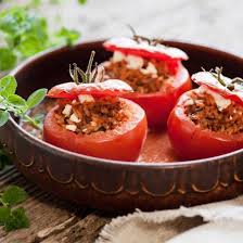 Tomates Farcies Au Riz Pignons Raisins Secs Et Feta Recette Tomate Farcie Riz Recettes De Tomates Recette Tomates Farcies