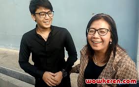 Discover the wonders of the likee. Kriss Hatta Bungkam Dicecar Kabar Putus Dari Pacar Pilih Fokus Tahun Baru Bareng Ibunda