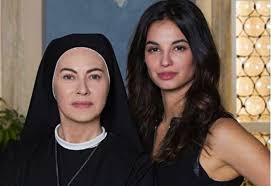 Suor angela (elena sofia ricci) e l'ispettore marco ferrari (massimo poggio). La Vocazione Di Azzurra Tra Le Sorprese Di Che Dio Ci Aiuti 5