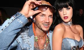 Her strapless dress was tight on top and flowed elegantly to. 10 Of The Hottest Celebrity Inspired Halloween Costumes For 2014 Hello Canada