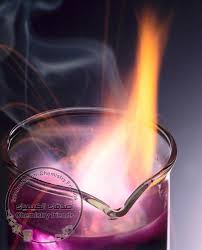 صورة وتعليق 3 أصدقاء الكيمياء