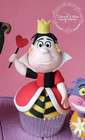Alice in wonderland as an homage to one of my favorite scenes in the movie when we first meet the queen of hearts and see her minions painting her white roses. 31 Alice In Wonderland Cupcakes Ideas Alice In Wonderland Cupcakes Alice In Wonderland Alice